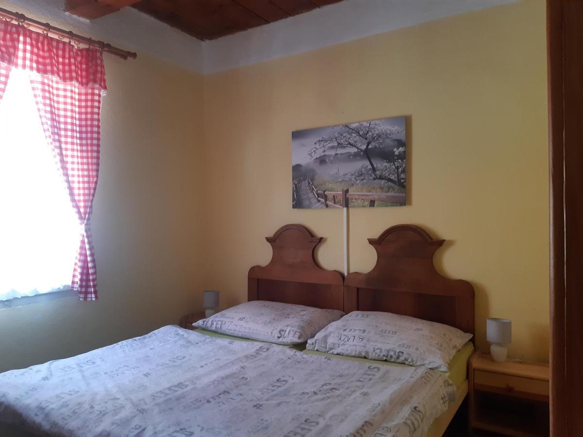 Romanticka Chalupa Country house Strba